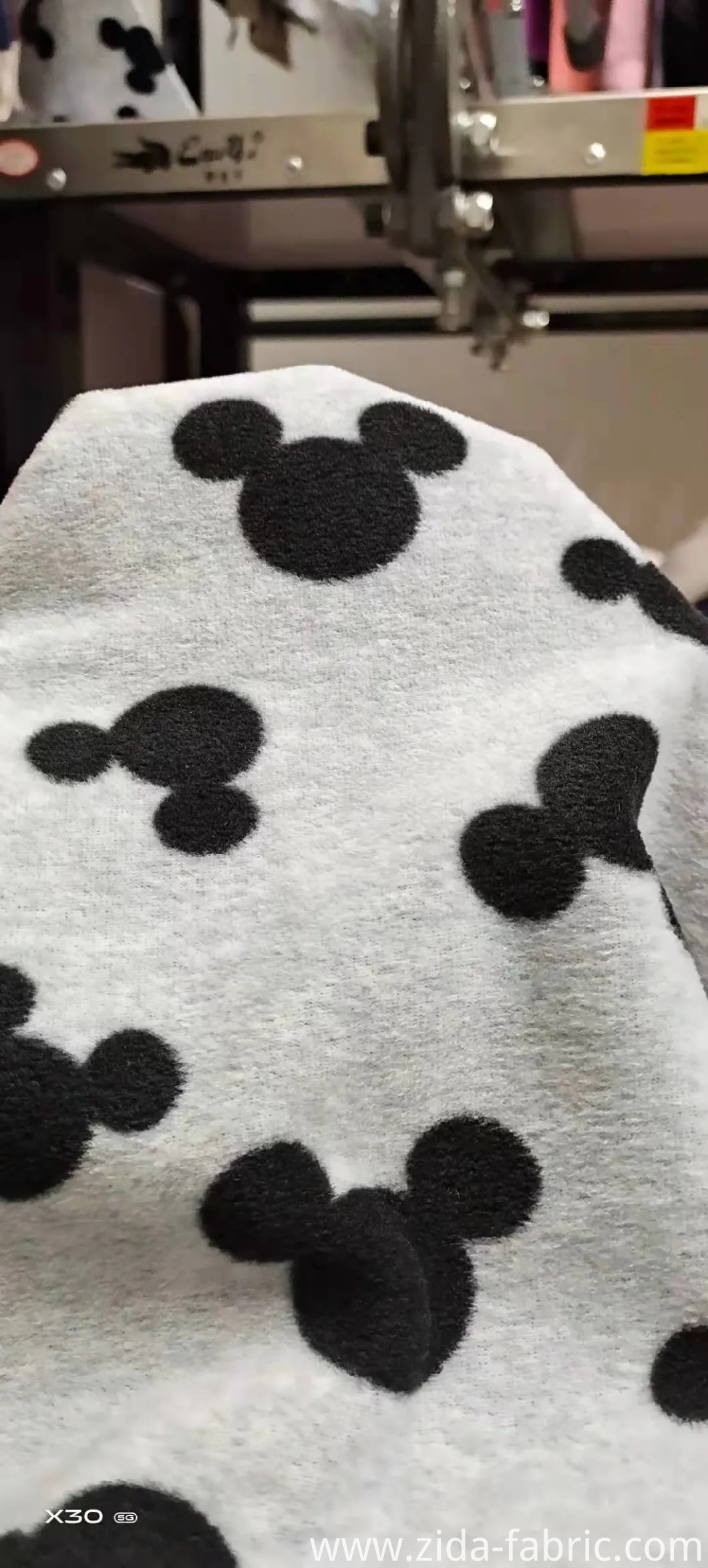 100% Polyester FDY150d/96f Double Brush Oneside Anti-Plling Cutted Fleece Fabric